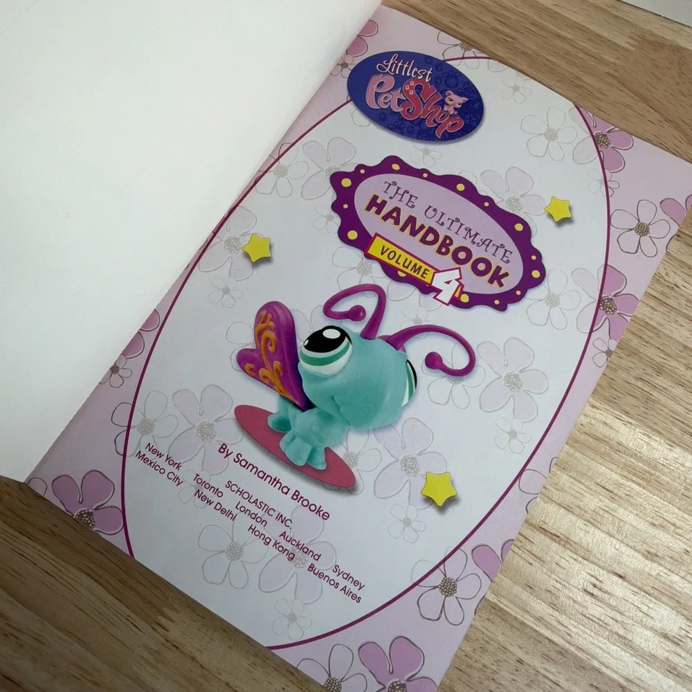 Littlest Pet Shop the Ultimate Handbook, Volume 4 [With Bookmarks]